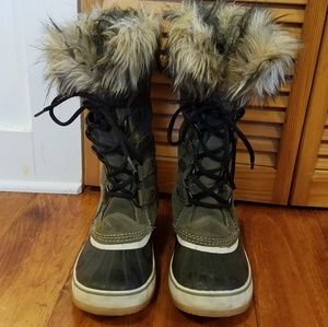 Joan of arctic boots